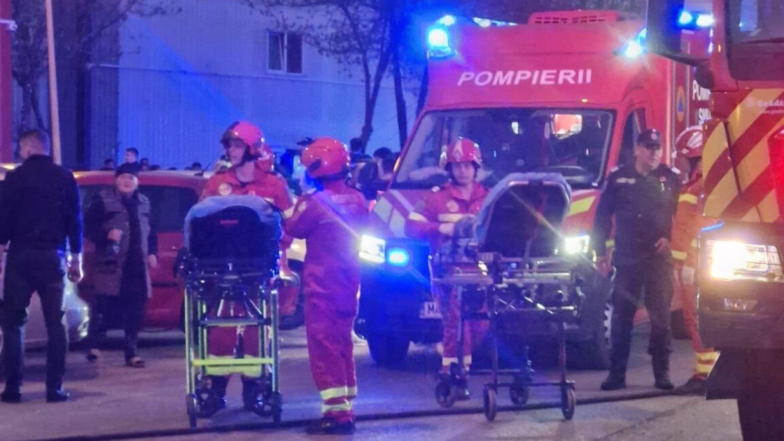 Evacuare masivă în Constanța: 157 de persoane, date afară de Primărie
