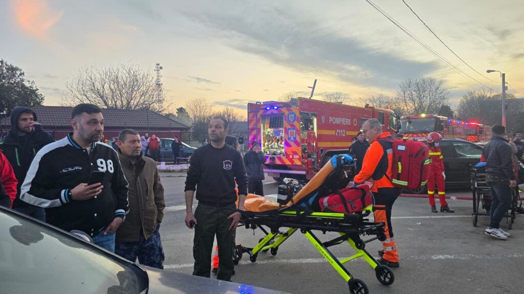 Incendiu DEVASTATOR la Constanța: Bloc în flăcări, PLAN ROȘU activat, oameni blocați