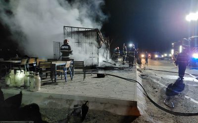 Incendiu puternic la un fast-food din județul Cluj, în miezul nopții