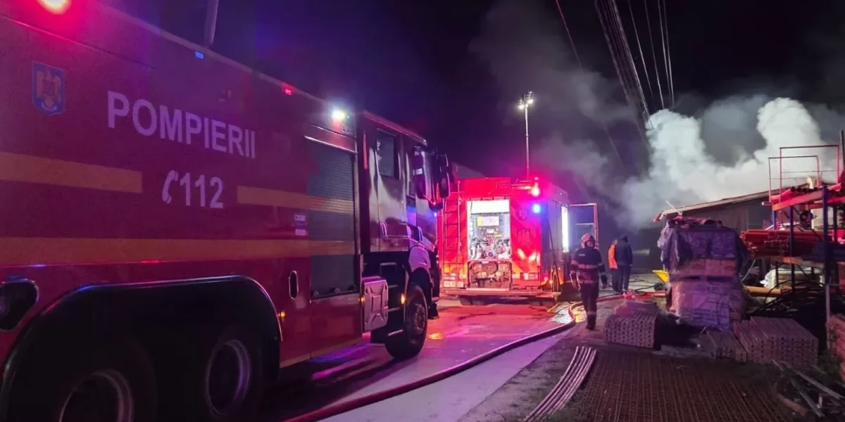 Incendiu la Florești: 22 de oameni evacuați dintr-un bloc