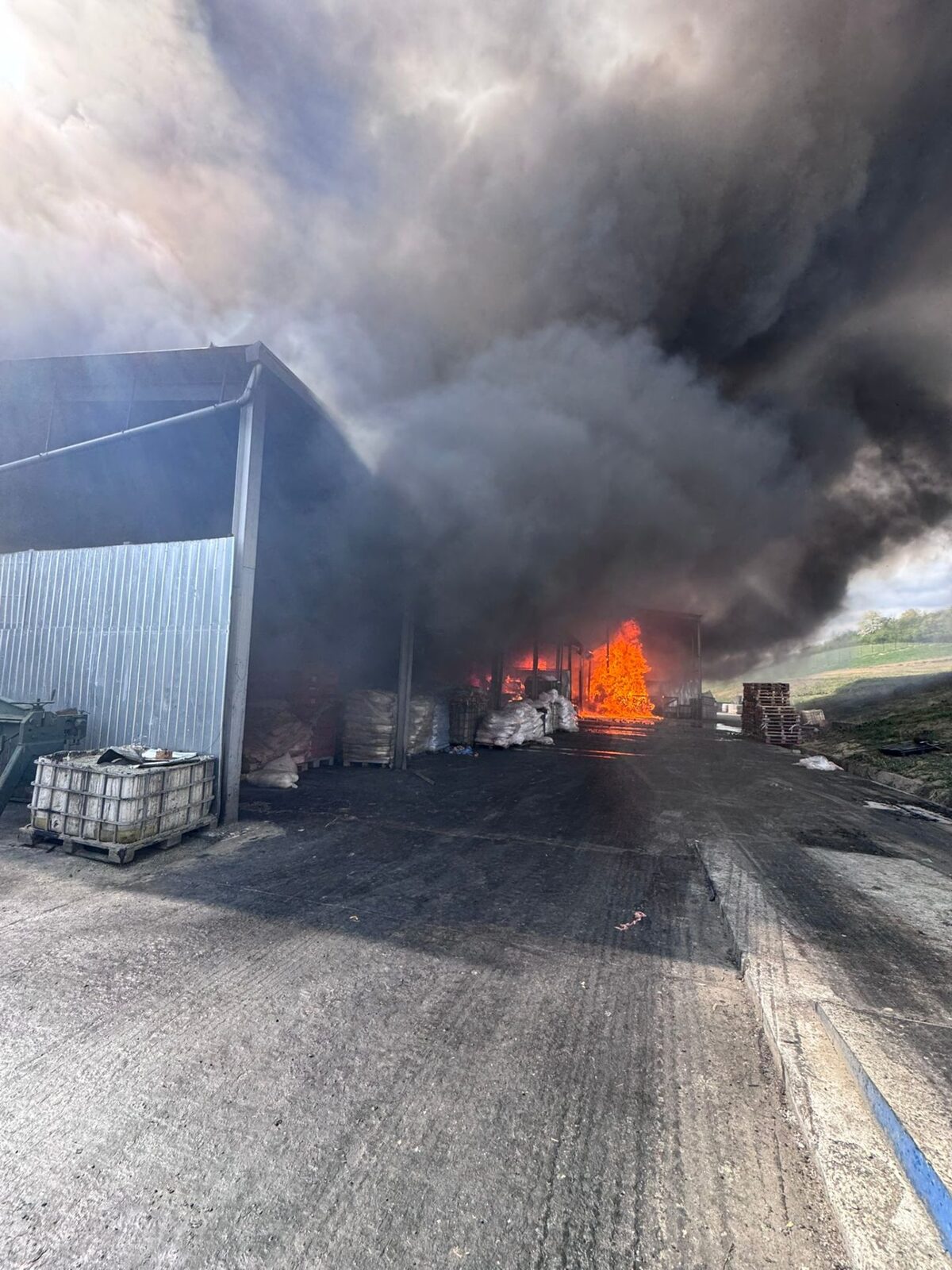 Incendiu violent în Sălaj: Fum gros, mesaj Ro-Alert emis urgent