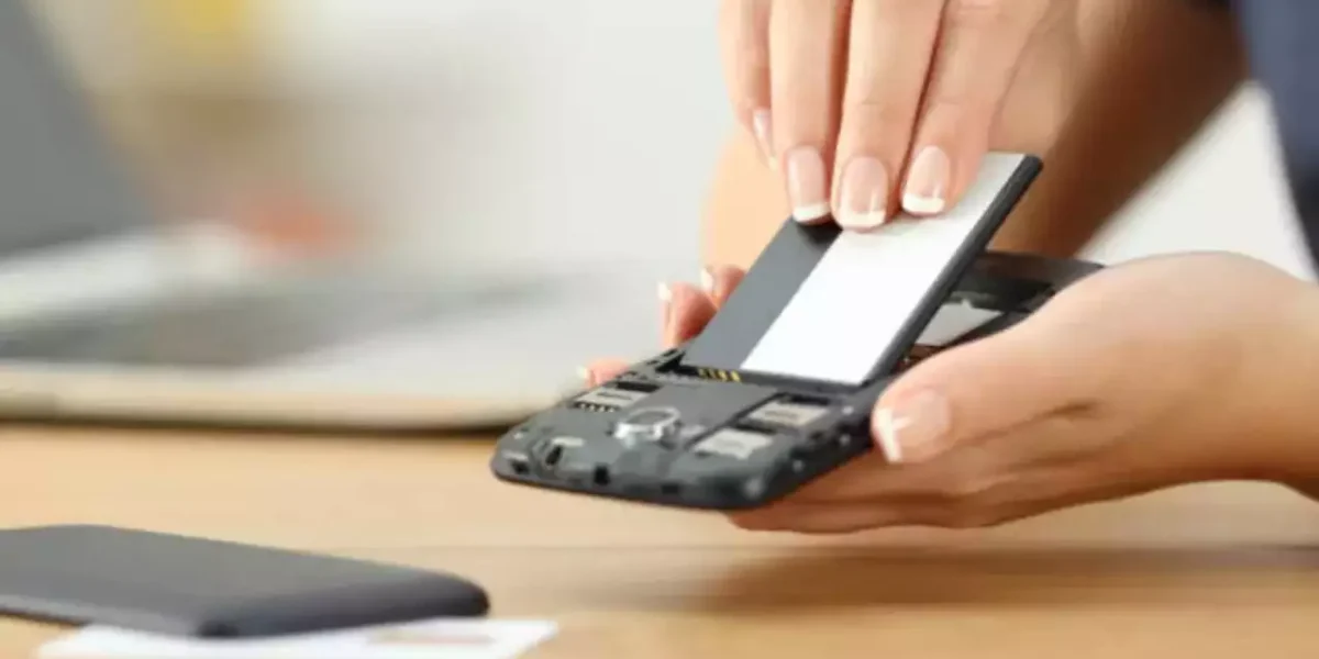 Baterii schimbabile la telefoane: Revin din 2027! Arena IT anunță schimbarea