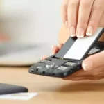 Baterii schimbabile la telefoane: Revin din 2027! Arena IT anunță schimbarea