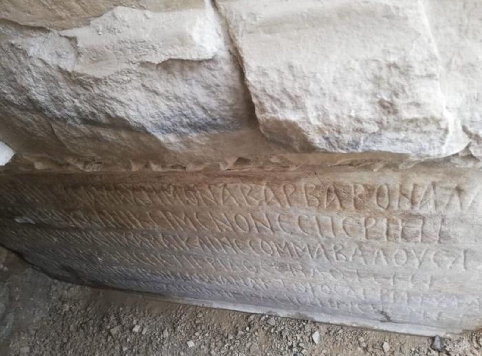 O inscripție greacă descoperită în Siria aprinde o dezbatere istorică O nouă descoperire arheologică în Siria reînvie o dezbatere de lungă durată despre amplasamentul vechiului Templu al Soarelui
