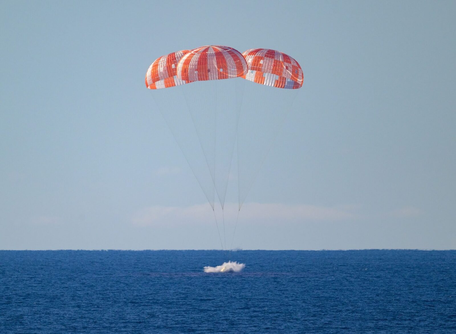 Integrity, succes fulminant: Aterizare reușită în Pacific!