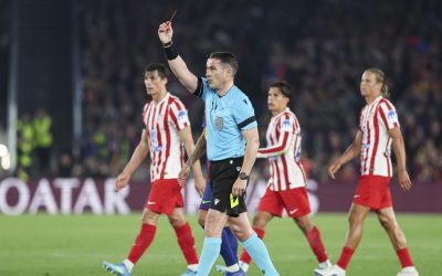 Istvan Kovacs, arbitrul român, a fost din nou în centrul atenției într-un meci din Liga Campionilor, luând o decizie controversată care a dus la eliminarea unui jucător de la Barcelona