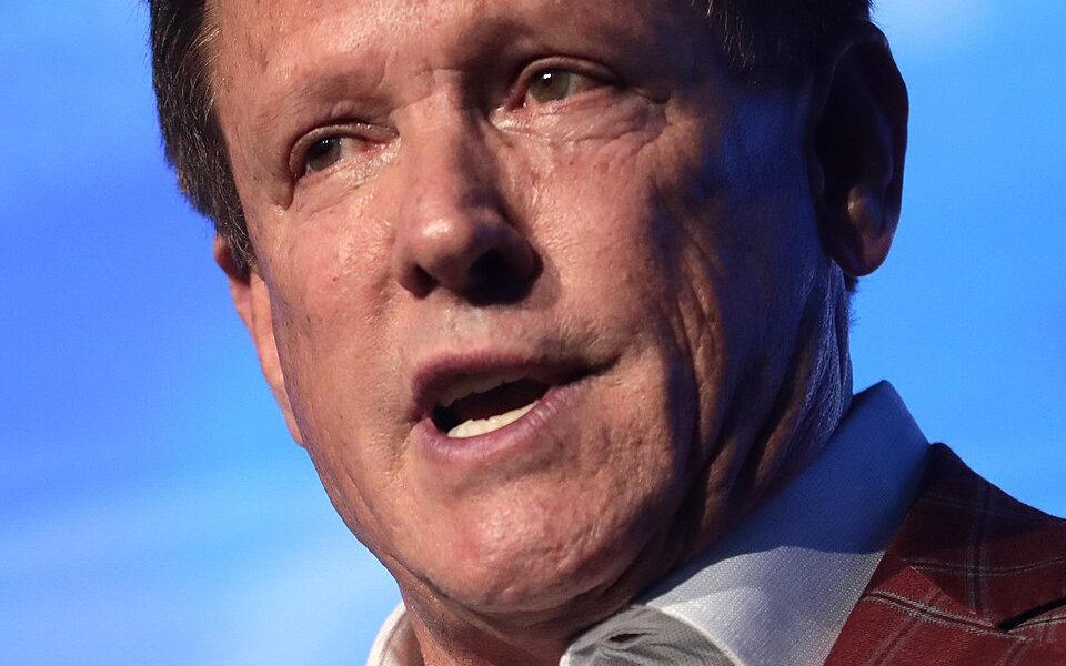 Jeff Webb, omul care a transformat majoretele într-o industrie de miliarde de dolari, a murit la 76 de ani București – Jeff Webb, texanul care a participat ca majoretă doar un an la liceu și unul la facultate, a decedat pe 19 martie la vârsta de 76 de ani, în urma unei leziuni la cap