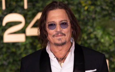 JOHNNY DEPP lansează rom inspirat de iubirile vieții sale