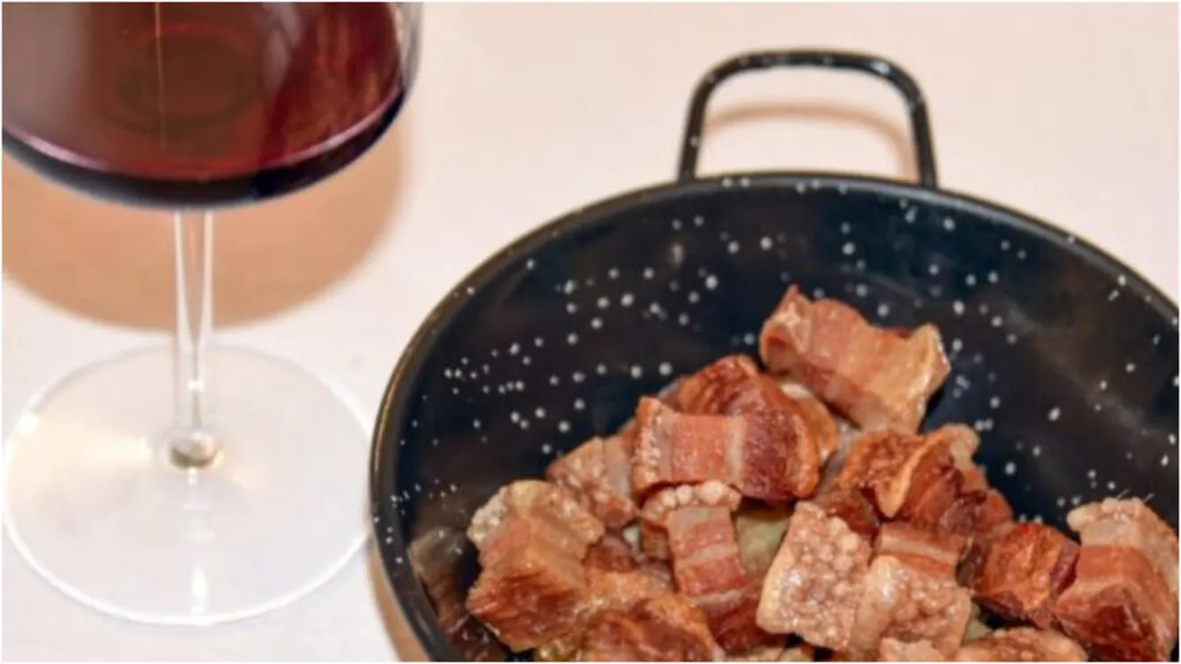 Restaurant spaniol de pe autostradă, celebru pentru jumările de porc Un restaurant aparent obișnuit, situat pe autostrada care leagă Madrid de Barcelona, a reușit să devină o atracție gastronomică de succes