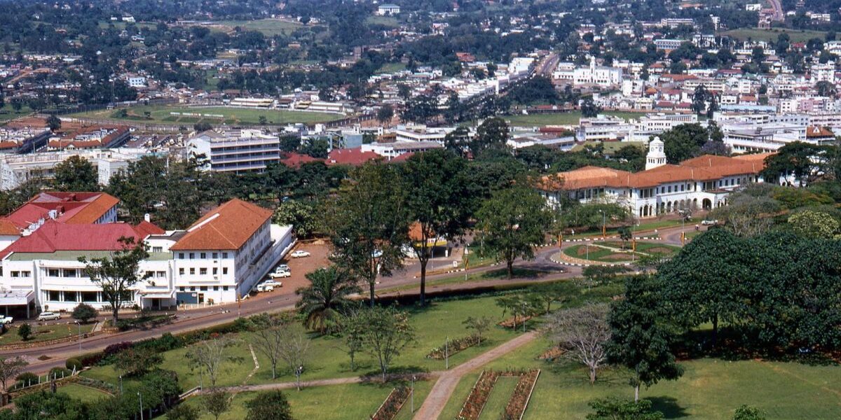 Lider african, pretenții incredibile: Un miliard $ și o femeie, pentru ambasadă