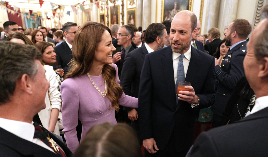 Kate Middleton, spectacol cu bijuteria reginei Elisabeta: Ce mesaj ascunde apariția