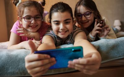 Canada: Interzicere radicală a rețelelor sociale pentru adolescenți sub 16 ani