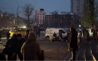 Bărbat înarmat a deschis focul pe stradă și a luat ostatici, victime confirmate