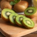 Kiwi, elixirul sănătății? De ce nutriționiștii recomandă consumul cu tot cu coajă