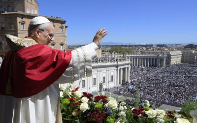 Mii de credincioși s-au adunat în Piața Sfântul Petru pentru a asculta mesajul de Paște transmis de Papa LEON al XIV-lea, în prima sa apariție publică de acest fel în calitate de suveran pontif
