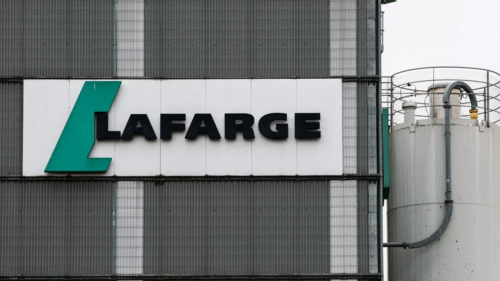 Holcim, vinovată: Divizia Lafarge a finanțat jihadiștii din Siria