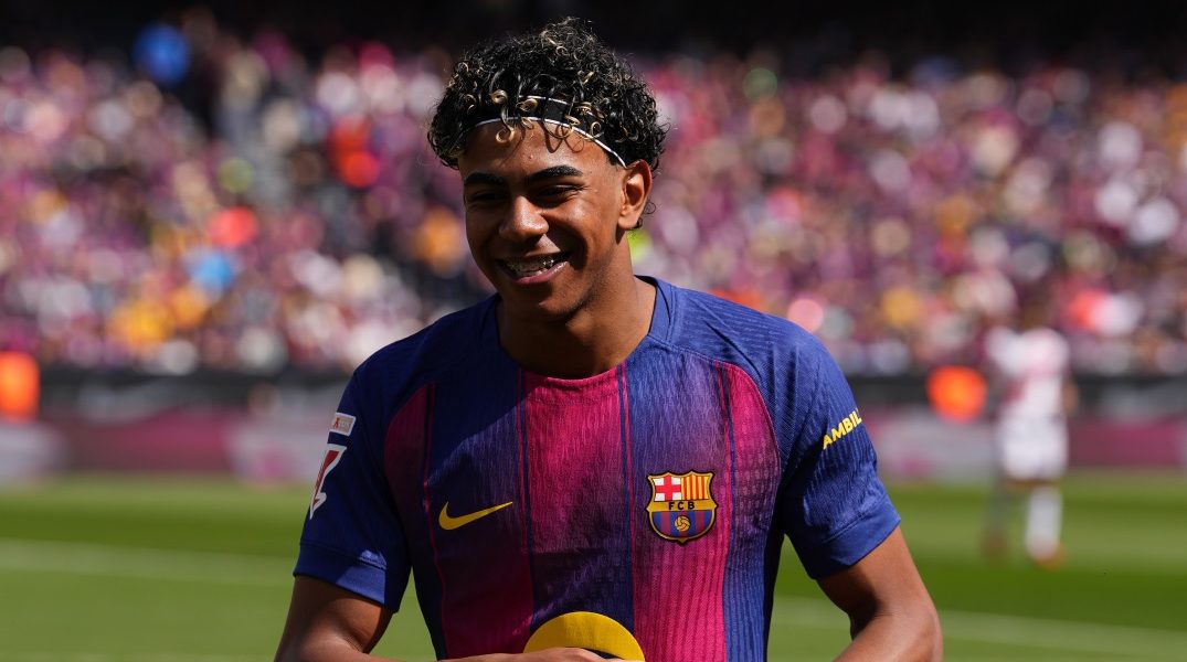 Lamine Yamal, pe urmele starurilor din La Liga: Cum își poate crește veniturile tânărul fotbalist al Barcelonei Lamine Yamal, tânărul star al Barcelonei, deși nu se numără printre jucătorii cu cele mai mari salarii fixe din La Liga, are potențialul de a-și crește substanțial veniturile datorită unor bonusuri consistente