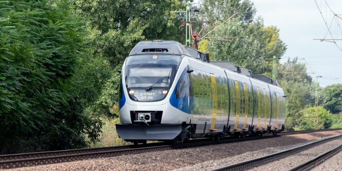 Trenuri cu hidrogen pe rutele București-Otopeni și Pitești: Contractul, atribuit după eșecuri