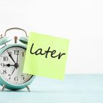 De ce amânăm chiar și când ȘTIM că ne facem rău? Psihologi explică