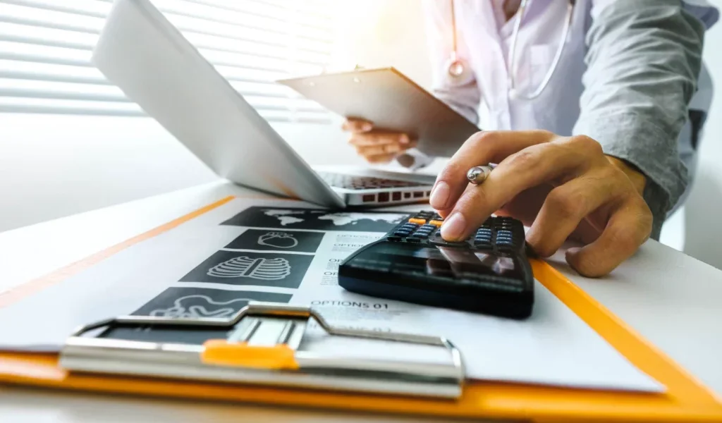 Noua lege a salarizării pentru bugetari promite să schimbe radical modul în care sunt calculați veniturile din sectorul public, dar detaliile concrete rămân învăluite în mister