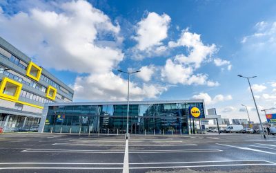 Lidl România Atinge Pragul de 400 de Magazine, Extinzându-și Prezența pe Piață Lanțul de magazine Lidl a inaugurat recent cea de-a 400-a unitate în România, marcând un moment important în expansiunea companiei pe piața locală