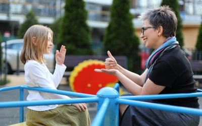 Problemele de auz la copii adesea nediagnosticate Dificultățile de auz la copii pot fi greu de detectat, mai ales în fazele inițiale, deoarece aceștia compensează prin alte metode, precum atenția vizuală crescută sau prin imitarea celor din jur