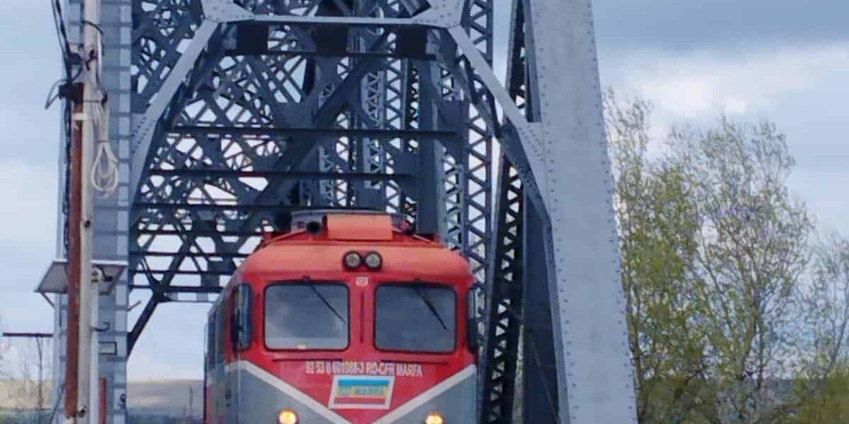 România, pas uriaș: Prima locomotivă trec Prutul în Republica Moldova