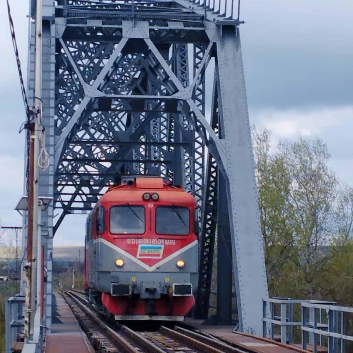 România, pas uriaș: Prima locomotivă trec Prutul în Republica Moldova