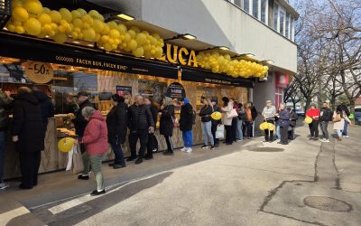 LUCA reduce prețul covrigilor XXL în contextul scumpirilor din industria alimentară Tinervis Group, compania care deține lanțul de simigerii LUCA, a anunțat o reducere de preț pentru covrigii XXL