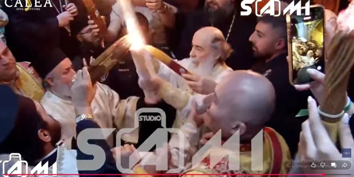 Lumina Sfântă a aprins speranța la Ierusalim, în ciuda războiului din regiune