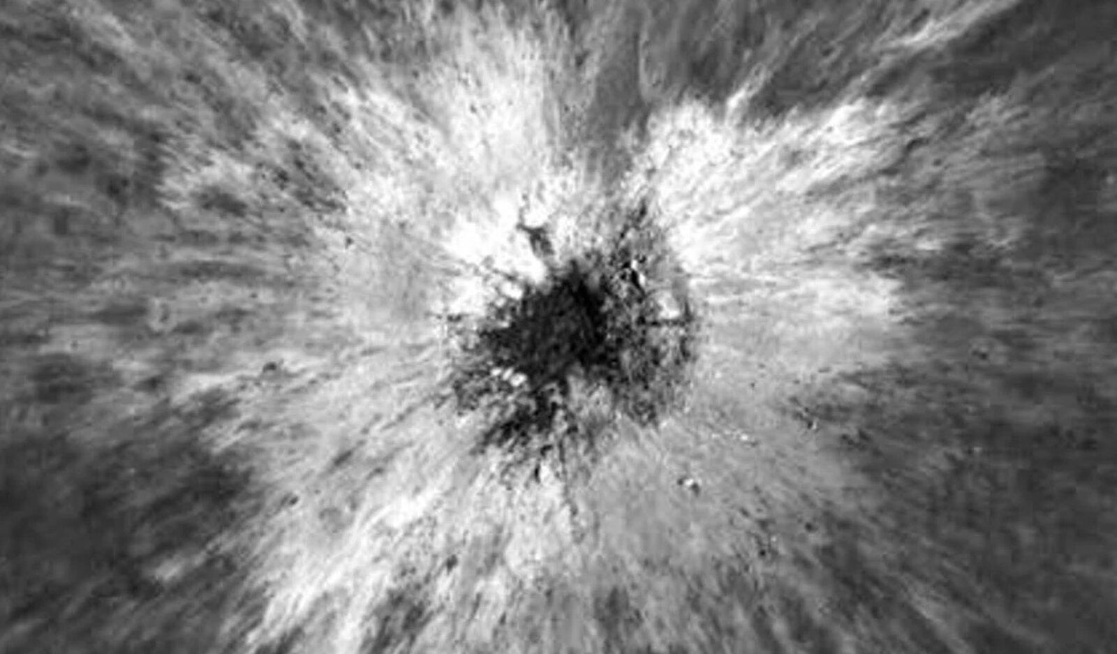 Nou crater LUNAR, de 225 metri, fotografiat de NASA