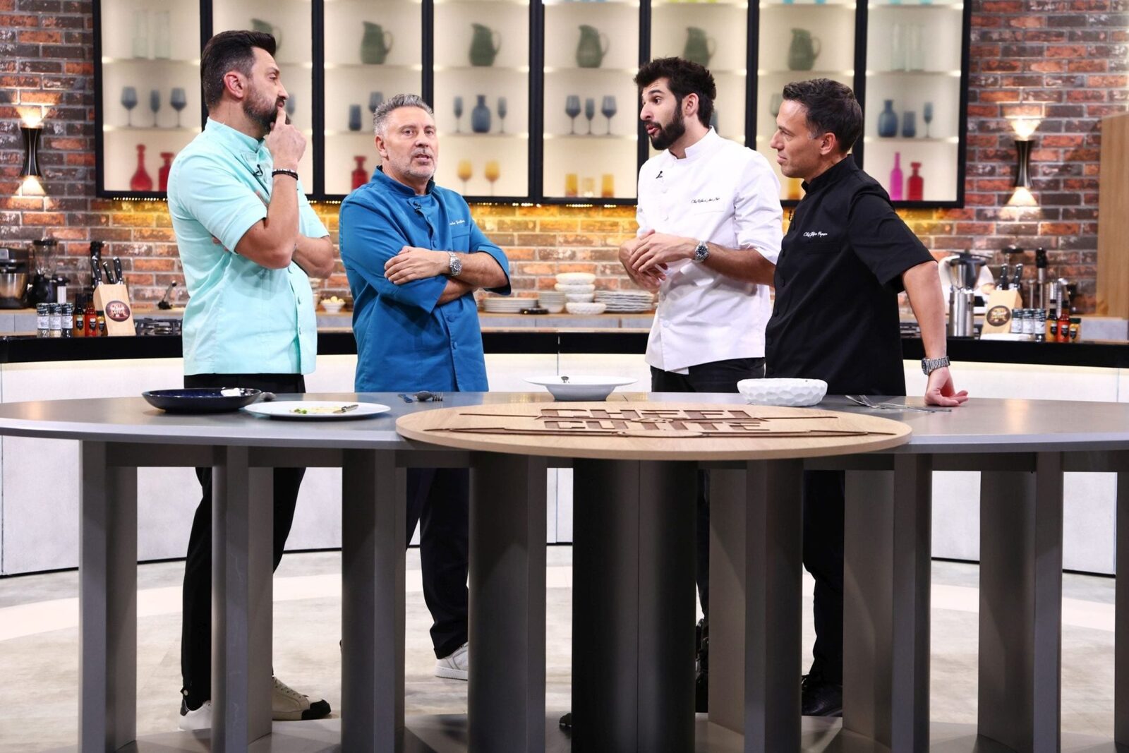 Chef Ștefan Popescu, vedeta serii de luni București, 2 aprilie 2026 – Chef Ștefan Popescu a reușit să pună mâna pe amuleta mult dorită în ediția de luni a emisiunii „Chefi la Cuțite”
