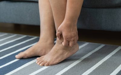 Umflături pe picioare: Semnal de alarmă pentru diabet, rinichi sau ficat