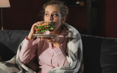 Renunțarea la mesele târzii ar putea îmbunătăți sănătatea cardiovasculară Un studiu recent sugerează că o schimbare simplă în stilul de viață, precum renunțarea la mâncatul cu cel puțin trei ore înainte de culcare, poate avea efecte pozitive asupra sănătății cardiovasculare