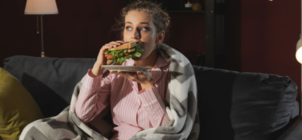 Renunțarea la mesele târzii ar putea îmbunătăți sănătatea cardiovasculară Un studiu recent sugerează că o schimbare simplă în stilul de viață, precum renunțarea la mâncatul cu cel puțin trei ore înainte de culcare, poate avea efecte pozitive asupra sănătății cardiovasculare