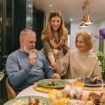 Limitări după Paște: Ce spun experții despre relaxare