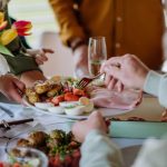 Ce înseamnă „moderație” la masa de paște? Sfaturi de la nutriționiști pentru România