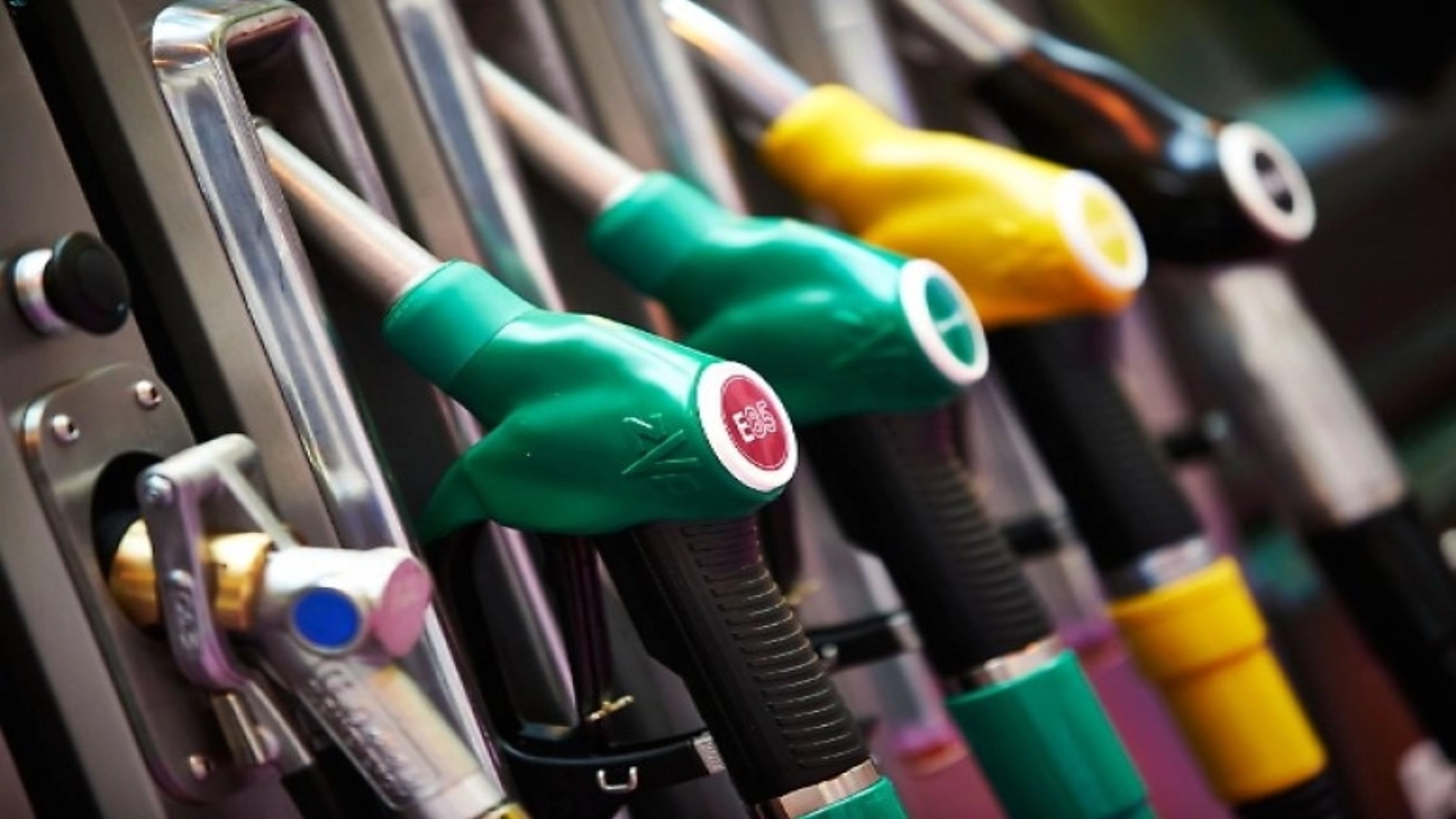 Haos pe piața carburanților în Europa: România, în topul prețurilor