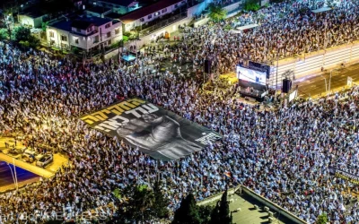 O mie de persoane au protestat sâmbătă seara în TEL AVIV împotriva războiului purtat de Israel împotriva IRANULUI și HEZBOLLAH în Liban