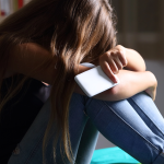 Depresie la sat, ADHD la oraș: De ce suferă copiii din România