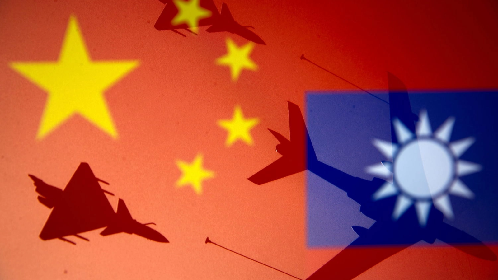 În timp ce Taiwanul își întărește apărarea în fața Chinei, unii locuitori își fac planuri de rezervă, inclusiv emigrare și gestionarea fondurilor peste hotare, conform informațiilor CNN