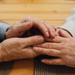 Când te DECLARĂ bătrân? Un studiu pe 14.000 de oameni dezvăluie vârsta