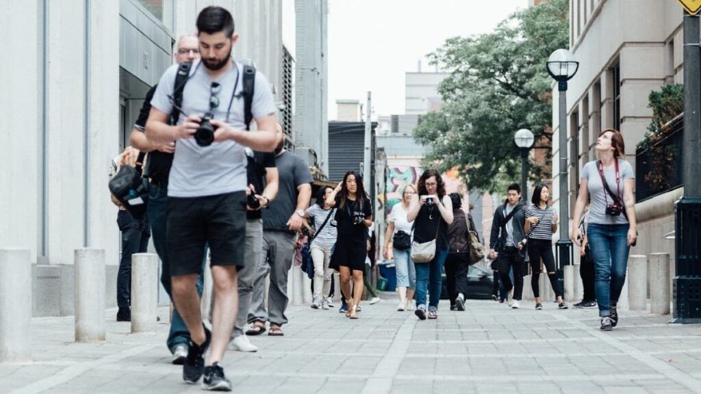 Mersul, o cheie în diagnosticarea precoce a bolilor neurologice Un studiu realizat de cercetătorii de la University of Waterloo deschide o nouă perspectivă în diagnosticarea bolilor neurologice