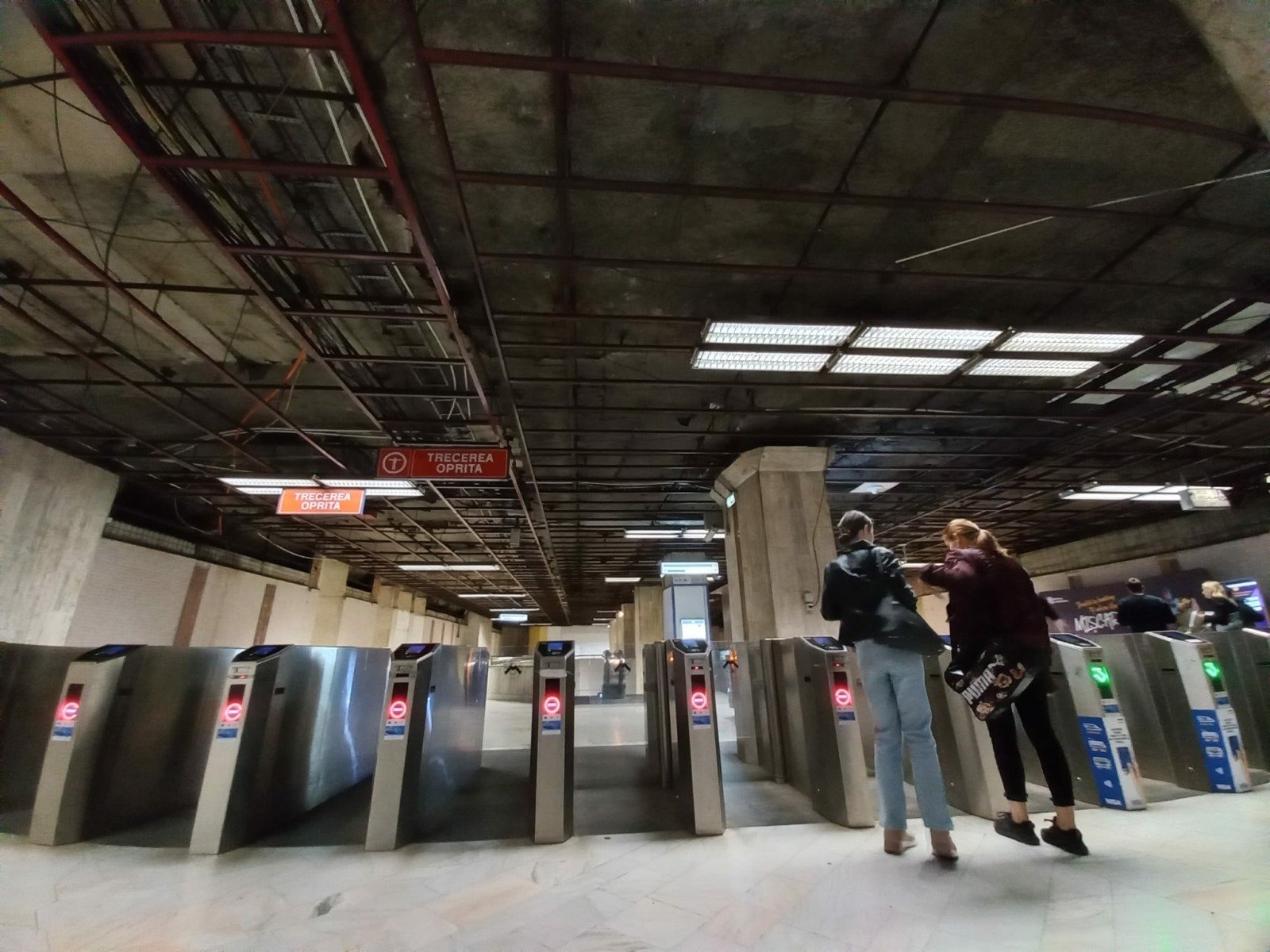 Metrorex, reguli clare de Paște: Lumânările, interzise în stații și trenuri!