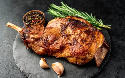 Atenție la condimente! Cum poți strica gustul mielului de Paște Bucătarii și experții culinari avertizează: deși carnea de miel este o tradiție pe masa de Paște, un condiment ales greșit sau adăugat în exces poate transforma deliciul într-un preparat cu gust amar