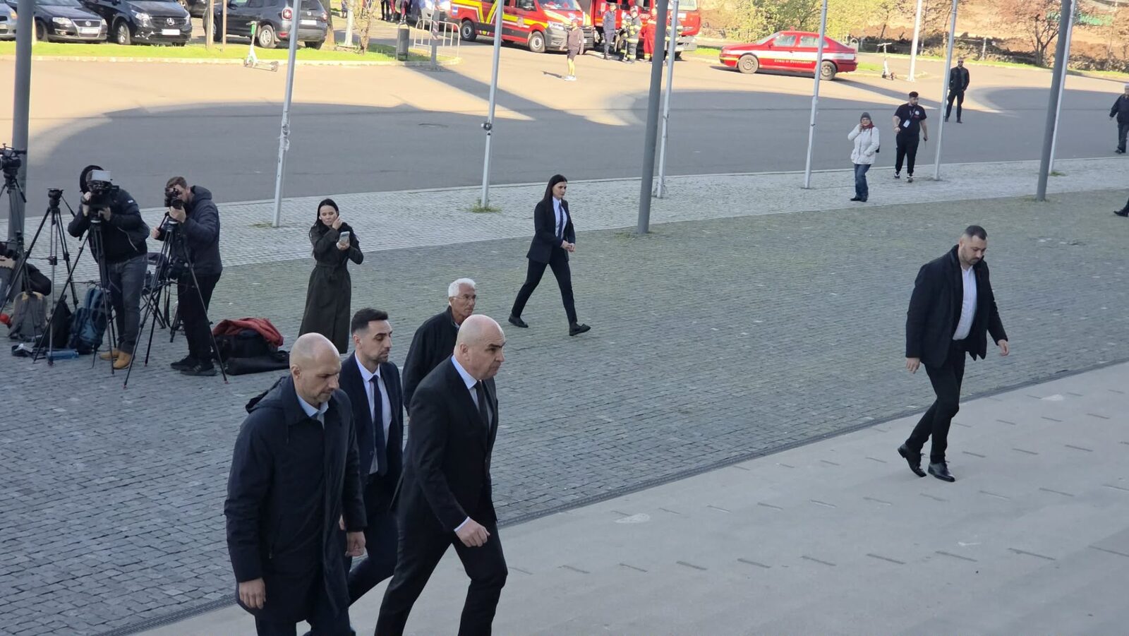 Fotbalul românesc este în doliu după moartea lui Mircea Lucescu, antrenorul legendar care a cucerit 35 de trofee de-a lungul unei cariere impresionante