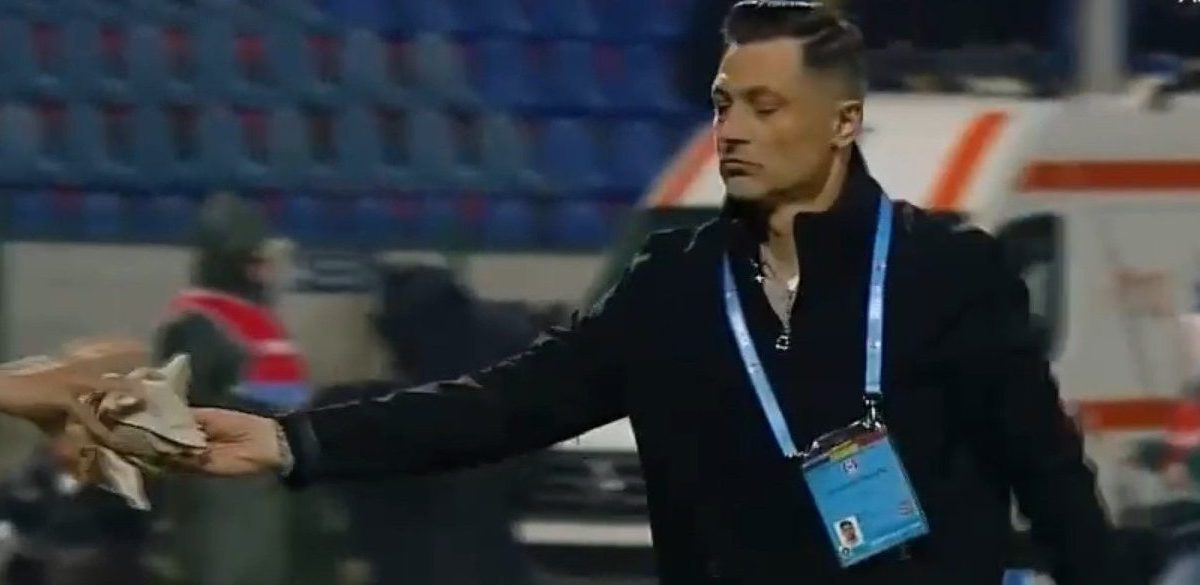 FC Botoșani – FCSB: Mirel Rădoi, „taxat” cu hârtie igienică de fani după o declarație controversată Botoșani, România – Atmosferă tensionată la meciul dintre FC Botoșani și FCSB, unde Mirel Rădoi, antrenorul echipei din Capitală, a fost ținta unei reacții neobișnuite din partea suporterilor gazdă