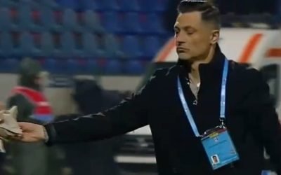 FC Botoșani – FCSB: Mirel Rădoi, „taxat” cu hârtie igienică de fani după o declarație controversată Botoșani, România – Atmosferă tensionată la meciul dintre FC Botoșani și FCSB, unde Mirel Rădoi, antrenorul echipei din Capitală, a fost ținta unei reacții neobișnuite din partea suporterilor gazdă