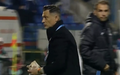 Mirel Rădoi, „atacat” cu hârtie igienică de fanii din Botoșani Un meci tensionat între FC Botoșani și FCSB, încheiat cu victoria moldovenilor, scor 3-2, a fost marcat de un incident neobișnuit