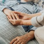 Semnul misterios de pe mâini: Avertismentul sumbru despre moarte ce îngrijorează